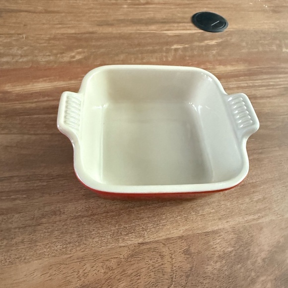 Le Creuset Heritage Stoneware Baker Cerise Approx 6in x 6in - Picture 1 of 5